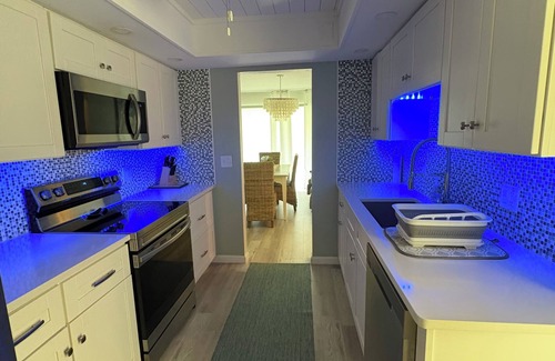 Laurel Condo | 2-bedroom condo in lovely Nokomis n1.25 mile from the beach