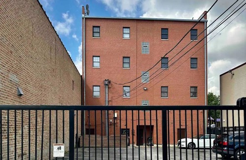 North Kenwood Condo | 2 bedroom condo in North Kenwood Hyde Park with elevator.