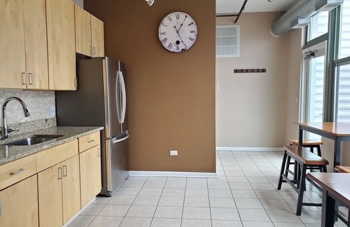 Near South Side Condo | 2-bedroom condo in perfect Chicago with WiFi, AC. Start your getaway