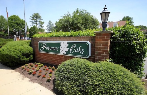 Gaithersburg Condo | 2-bedroom condo in charming Gaithersburg with AC, WiFi. Relax and unwind