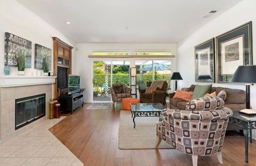 Mission Viejo Condo | 2 Bedroom Condo L-596458 by Houzlet