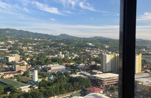Mandaue Condo | 2 bedroom condo near Ayala Center Cebu and SM City Cebu with AC, gym,WiFi & pool