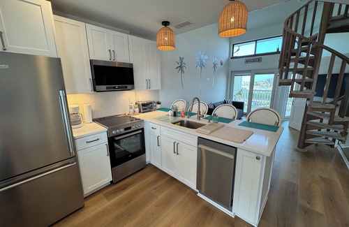 Ortley Beach Condo | 2-bedroom condo in brilliant Ortley Beach with AC, and heated POOL