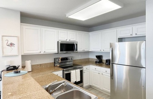 Florida Central Atlantic Coast Condo | 2-bedroom condo w/stunning lake and Disney views