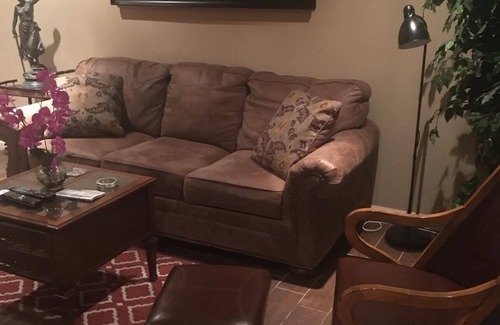 Glendale Condo | 2-bedroom condo with AC, WiFi in Glendale