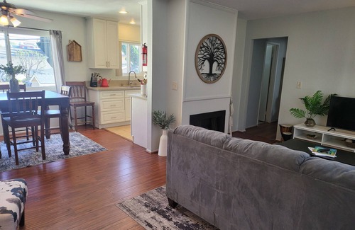 Park Estates Condo | 2-bedroom Condo with WiFi less than 10 min from Beach, CSLB, Convention Center