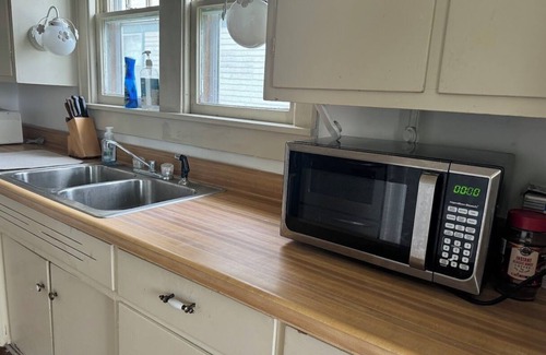 Ottumwa Apartment | 2-bedroom corporate apartment in delightful Ottumwa with AC, WiFi