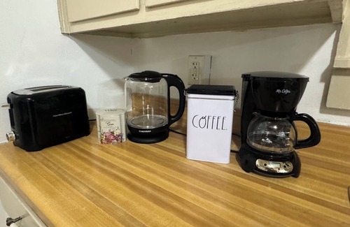 Ottumwa Apartment | 2-bedroom corporate apartment in delightful Ottumwa with AC, WiFi