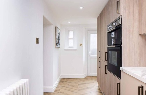 Newbattle House | 2 Bedroom Cottage-Free Parking