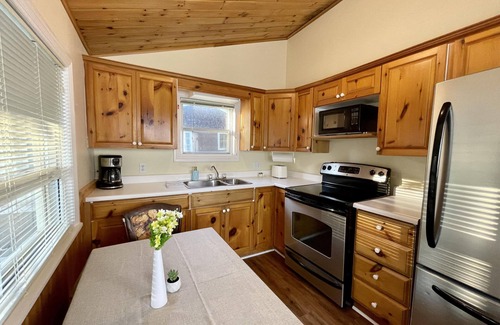 Bobcaygeon House | 2-Bedroom Cottage #11 - Ambleside