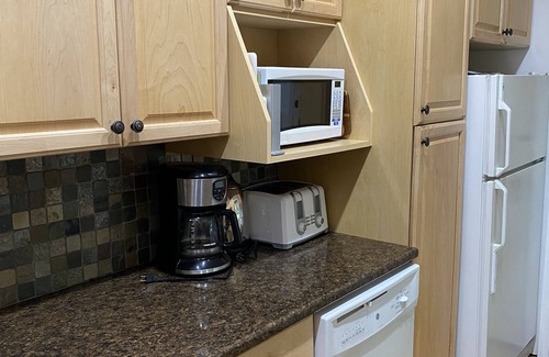 Grand Bend House | 2 bedroom cottage 1 block from South Beach- hot tub, fire pit
