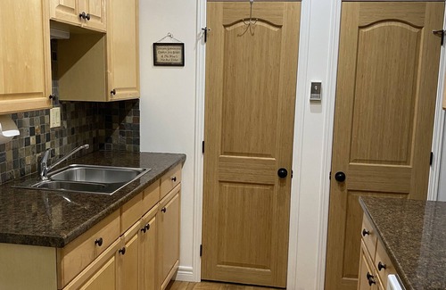 Grand Bend House | 2 bedroom cottage 1 block from South Beach- hot tub, fire pit