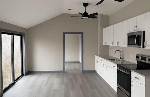Gravenhurst House | 2-Bedroom Cottage #10 - Pitch Pine