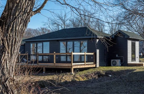 Harwood Cabin | 2 Bedroom Cottage #2: Willow Bay