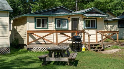 Gravenhurst House | 2-Bedroom Cottage #5 - Lodgepole Pine