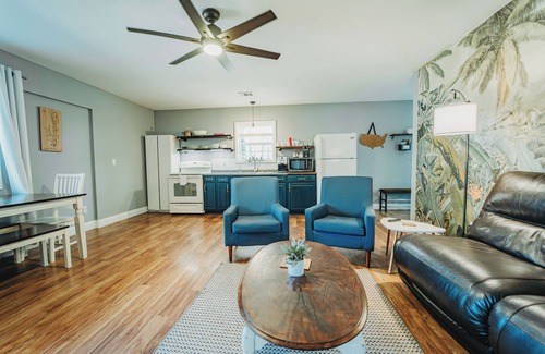 Rogers Cottage | 2 Bedroom Cottage - Boat/Trailer friendly