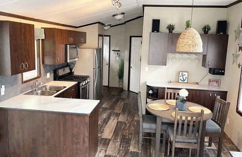 Ontario Cottage | 2-Bedroom Cottage Near Elcho Beach & Funplex–Perfect for Relaxation & Adventure!