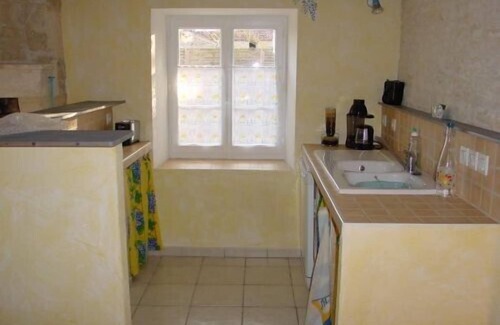 Brulain Cottage | 2 bedroom cottage close to Niort with indoor pool