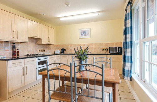 Eaton Mascott Cottage | 2 bedroom cottage for 4 guests, No Deposit