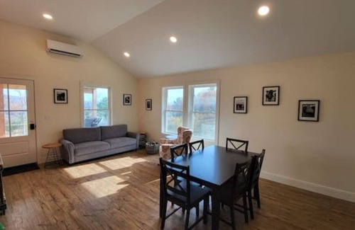 Brooks Cottage | 2 bedroom cottage house at Pond Hill Farms