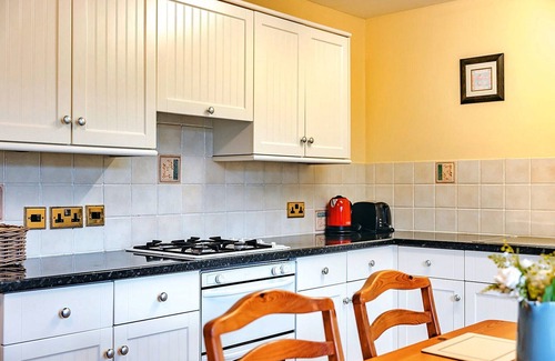Eaton Mascott Cottage | 2 bedroom cottage in Dorrington, No Deposit