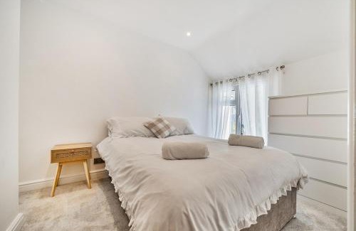 Haslemere Apartment | 2 Bedroom Cottage in Haslemere 2 X Double Beds