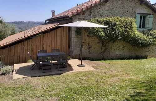 Quinsac Cottage | 2 Bedroom Cottage in Quinsac