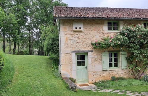Quinsac Cottage | 2 Bedroom Cottage in Quinsac