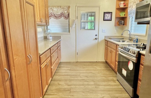Ewa Cottage | 2-bedroom cottage in Ewa Beach with AC, parking