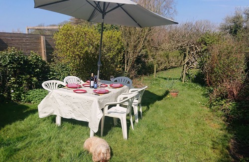 Edern Cottage | 2 Bedroom Cottage, Large Private Garden, Dog/Child Friendly, 15min walk to beach