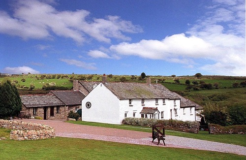 Saint Breward Cottage | 2 Bedroom cottage on Bodmin Moor with views of lakes and moorland