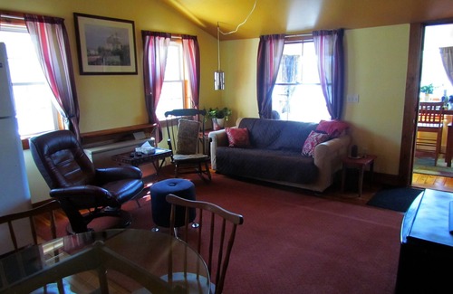 South Sanford Cottage | 2 Bedroom Cottage on the Lake! Sleeps 6