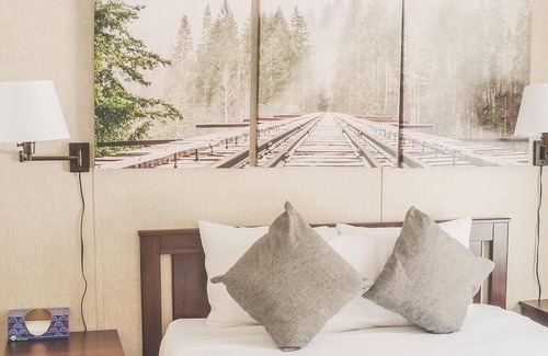 Long Lake Cottage | 2 Bedroom Cottage, sleeps 4