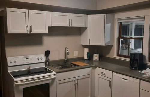 Eastport Cottage | 2-bedroom cottage sleeps 5 just a short walk to Torch Lake