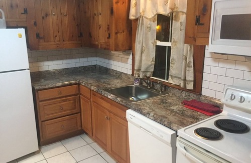 South Yarmouth Cottage | 2 Bedroom Cottage in South Yarmouth - Walk 1,000' to the Beach