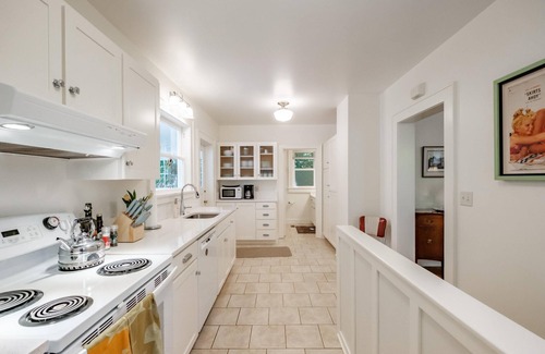Corvallis Cottage | 2 Bedroom Cottage Vacation Rental Near OSU
