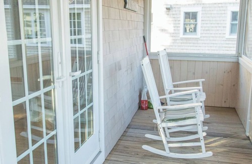 Higgins Beach Cottage | 2 Bedroom Cottage - Walk to the beach in 2 minutes