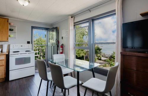 Carling House | 2-Bedroom Cottage with Stunning View - Rockwood #6