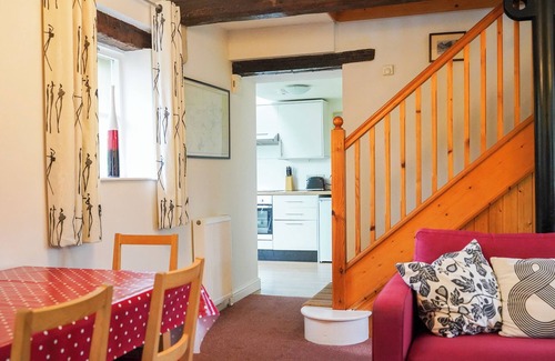 Hollow Meadows Cottage | 2 Bedroom Country Cottage well behaved pets welcome