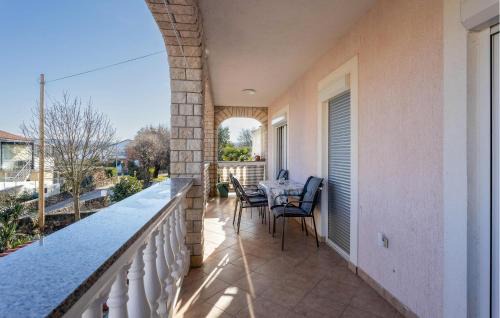 Vantacici Apartment | 2 Bedroom Cozy Apartment In Vantacici