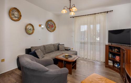 Vantacici Apartment | 2 Bedroom Cozy Apartment In Vantacici