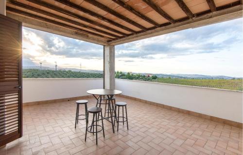 Moscufo Apartment | 2 Bedroom Cozy Apartment In Moscufo