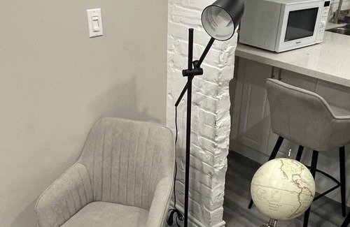 Beaconsfield Village House | 2 Bedroom Cozy Basement Apartment, Separate entrance + free Parking