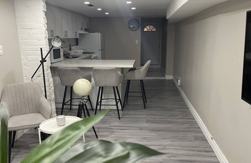Beaconsfield Village House | 2 Bedroom Cozy Basement Apartment, Separate entrance + free Parking