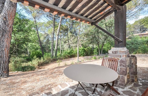 La Bouverie House | 2 bedroom cozy home in La Bouverie