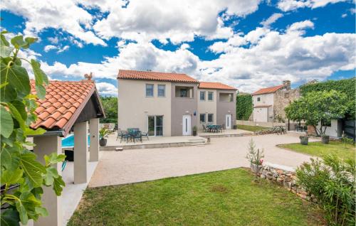 Kras House | 2 Bedroom Cozy Home In Kras