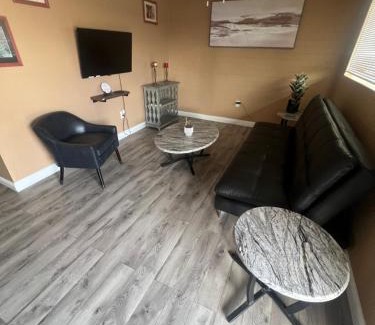 Bullhead City Apartment | #2 bedroom cozy SUITE, 1 min walk to the beach #