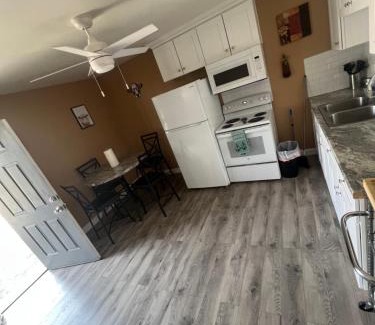 Bullhead City Apartment | #2 bedroom cozy SUITE, 1 min walk to the beach #