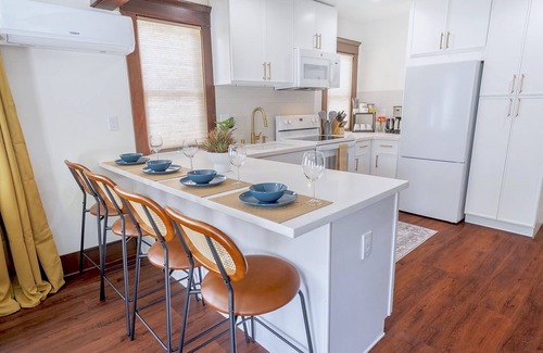 Whittier Apartment | 2 Bedroom Craftsman : KING Bed : Views : Parking : Between Disney/Universal