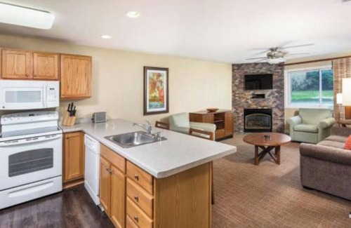 Lake Delton Condo | 2 Bedroom Deluxe Condo, Kitchen, Sleeps 6, in Wisconsin Dells, Wyndham Tamarack!